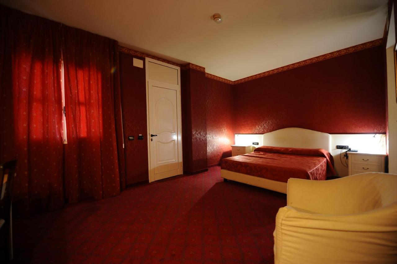 Hotel - Motel Flower Gropello Cairoli Екстериор снимка